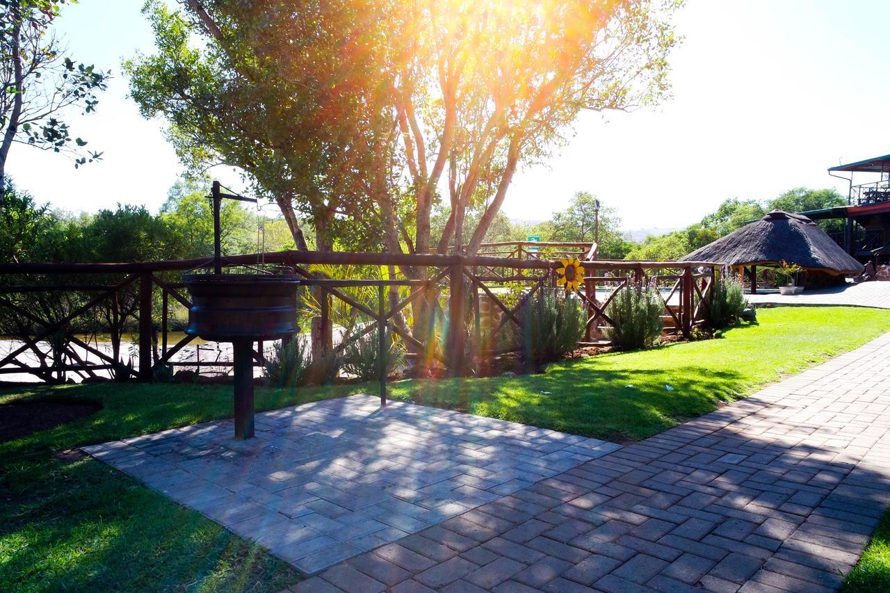 Thandabantu Game Lodge Roossenekal Exterior photo